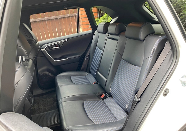 Toyota RAV4 cena 135500 przebieg: 97000, rok produkcji 2019 z Żyrardów małe 562